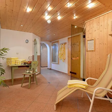 Отель Theresia Garni 3*