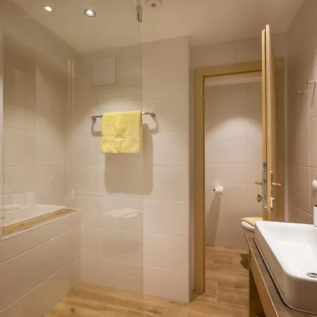 Theresia Garni Hotel